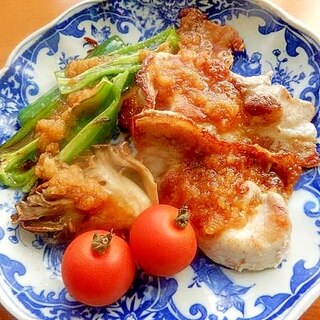 簡単♪玉葱ソース味❤生姜ない生姜焼き肉（野菜添え）